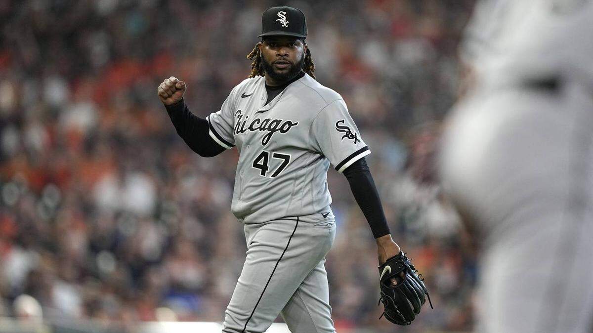 Johnny Cueto firmó por un año con una opción del club que le garantiza $8,5 millones.