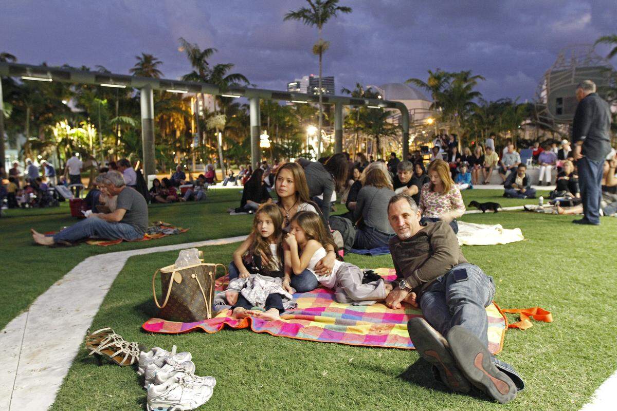Desde 2011, la sinfónica tiene su sede en el SoundScape Park, diseñado por Frank Gehry, donde se celebran conciertos al aire libre WALLCAST durante toda la temporada.&nbsp;