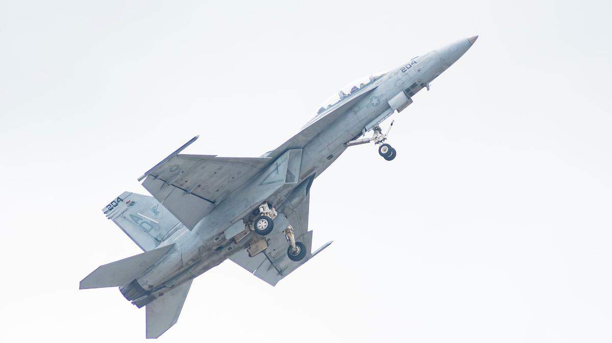 Foto de archivo de una aeronave F-18 Super Hornet durante el festival aéreo “Field of Flight Air Show & Balloon Festival” en Battle Creek, Michigan, el lunes3 de julio de 2023.