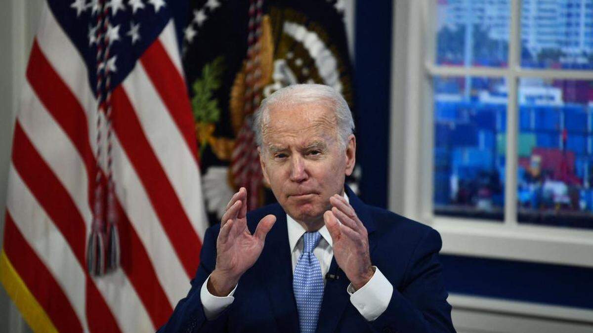 El presidente de los Estados Unidos, Joe Biden, habla durante una reunión con el Grupo de trabajo sobre interrupciones de la cadena de suministro y directores ejecutivos del sector privado, en el Auditorio Sur de la Casa Blanca en Washington, DC, el 22 de diciembre de 2021 (Foto de Brendan Smialowski / AFP- Getty Images)