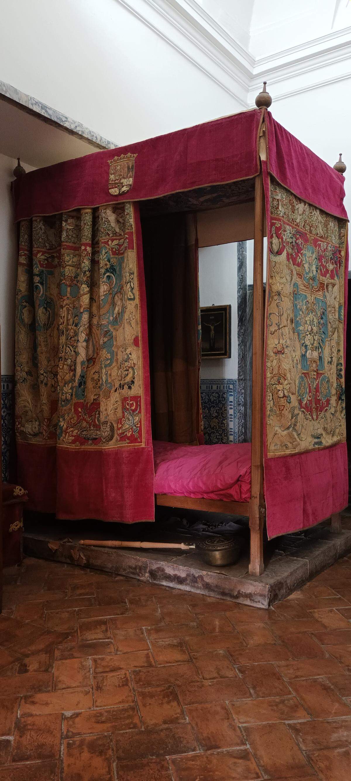La alcoba del Rey Felipe II quien mandó a construir el Monasterio.