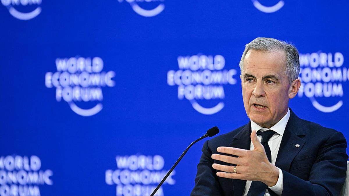 El primer ministro de Canadá, Mark Carney, gesticula mientras habla durante la reunión anual del Foro Económico Mundial (WEF) en Davos, Suiza, el martes 20 de enero de 2026.
