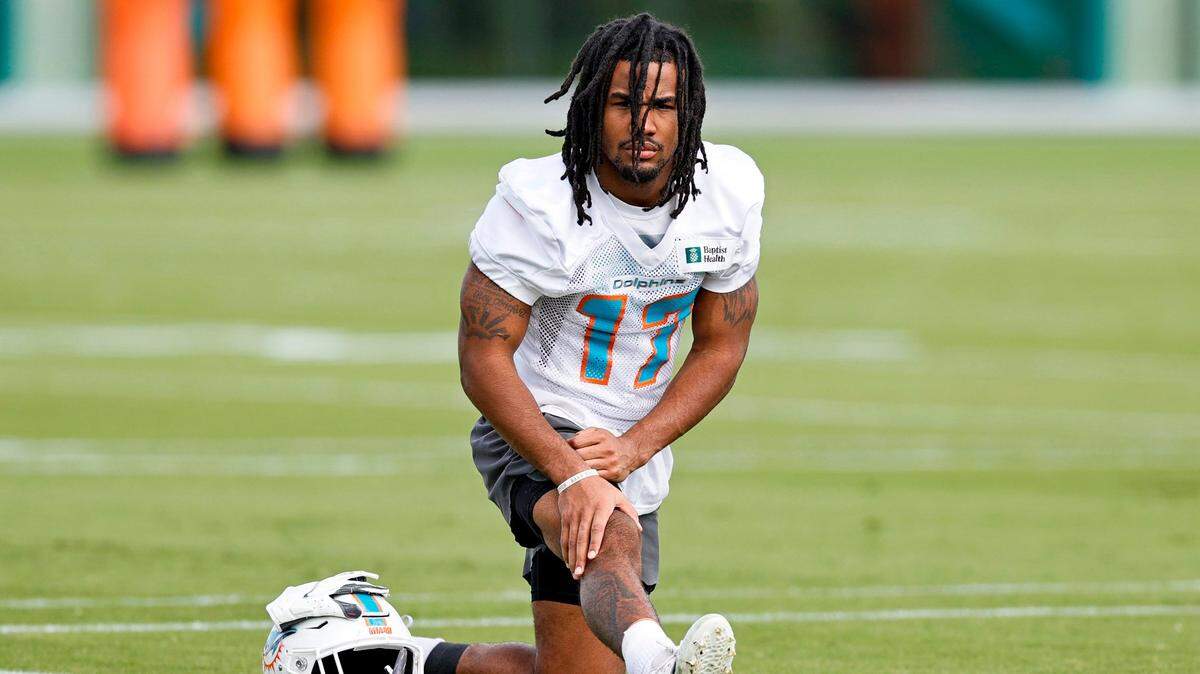 El wide receiver Jaylen Waddle durante una práctica en el centro de entrenamiento de los Dolphins en el Hard Rock Stadium en Miami Garden, el 15 de diciembre de 2021.