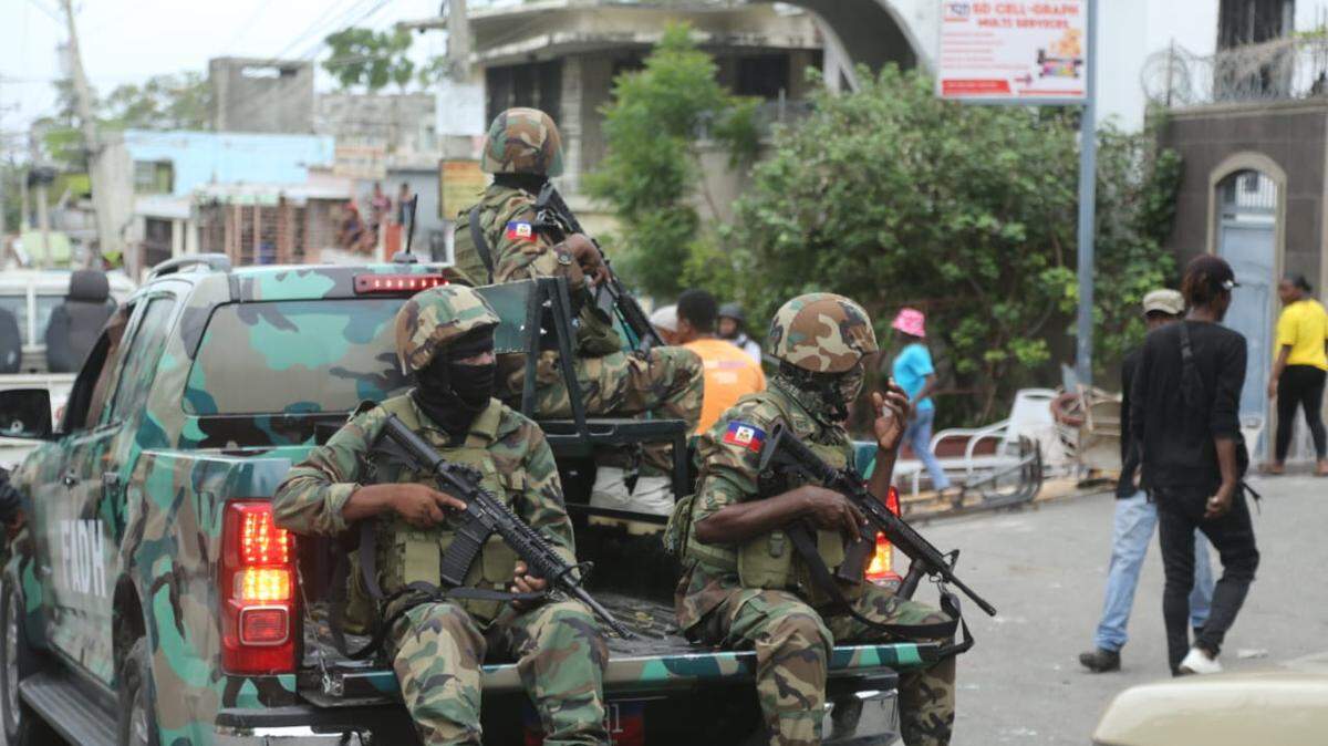 El jefe de derechos humanos de la ONU ha expresado preocupación por el uso de “fuerza letal innecesaria y desproporcionada” por parte de las autoridades haitianas en operaciones contra las pandillas.