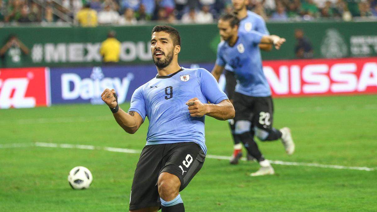 El astro uruguayo Luis Suárez, de 37 años y máximo goleador de la Celeste, disputará la Copa América 2024 en Estados Unidos, anunció este sábado la Asociación Uruguaya (AUF).