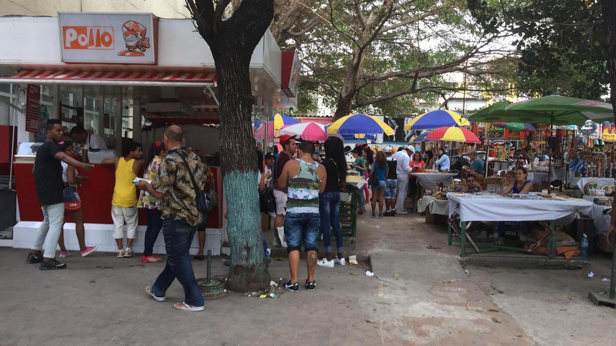 Los cubanos naturalizados españoles pueden solicitar la ayuda de subsistencia anual de 200 euros hasta el 31 de marzo, en el Consulado de La Habana y en viceconsulados.
