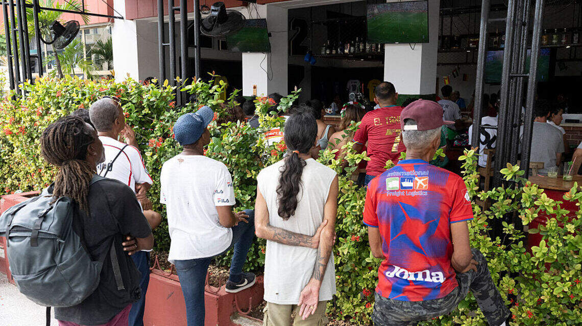 De la oscuridad al Mundial: embajada tiene buenas noticias para cubanos amantes del fútbol