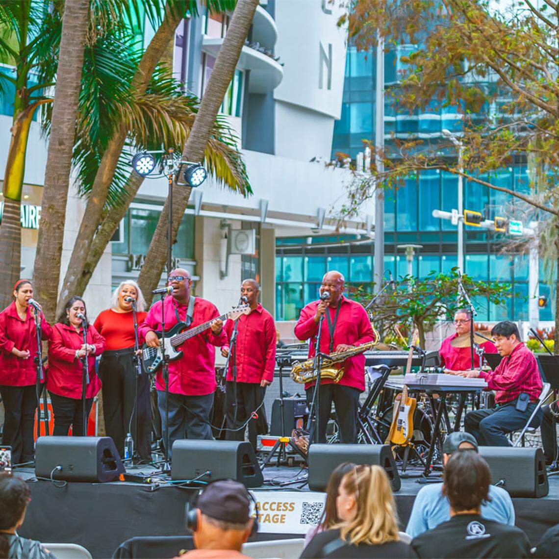 The Spirit of Goodwill Band, encarna la misión del festival de inclusión a través del poder de la música en Lincoln Road, Miami Beach.