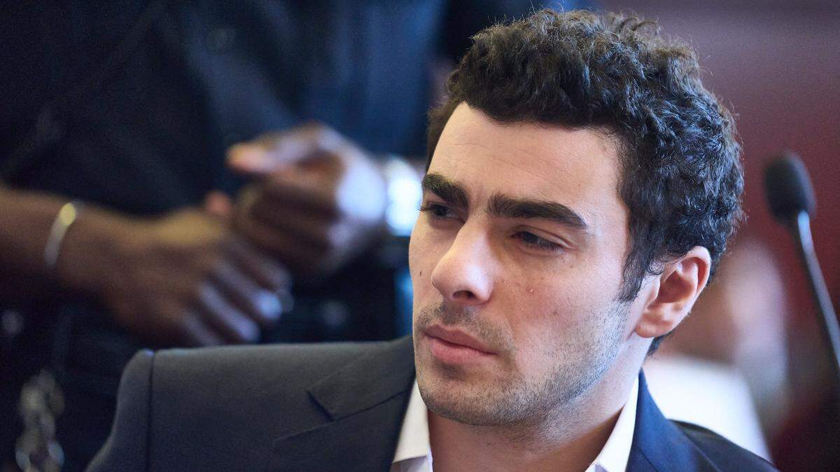 Luigi Mangione comparece en la Corte Suprema de Manhattan durante una audiencia para suprimir pruebas en el caso por el asesinato del director ejecutivo de UnitedHealthcare, Brian Thompson, en Nueva York, el 18 de diciembre de 2025.