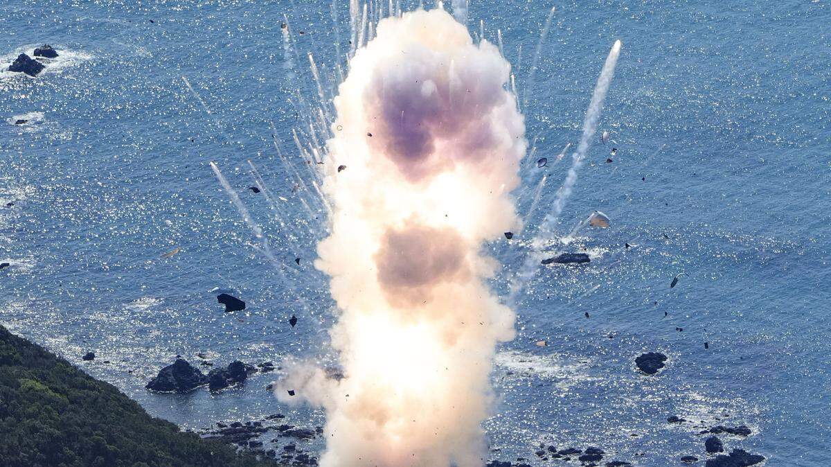 El cohete nipón Kairos, que aspiraba a ser el primero operado por una compañía privada japonesa en poner en órbita un satélite, explotó este miércoles poco después de su primer intento de lanzamiento.