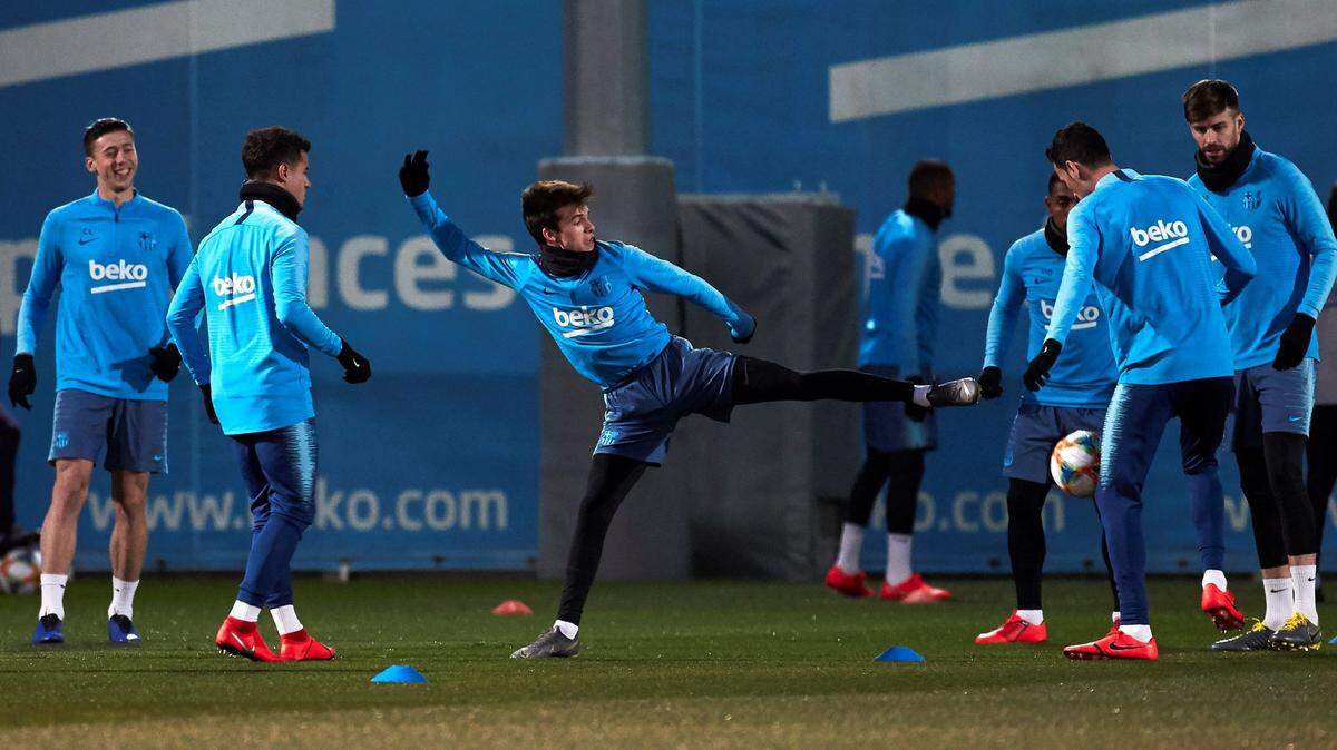 Los jugadores de Barcelona participan en un entrenamiento el 29 de enero de 2019 en la ciudad deportiva Joan Gamper, en Barcelona.