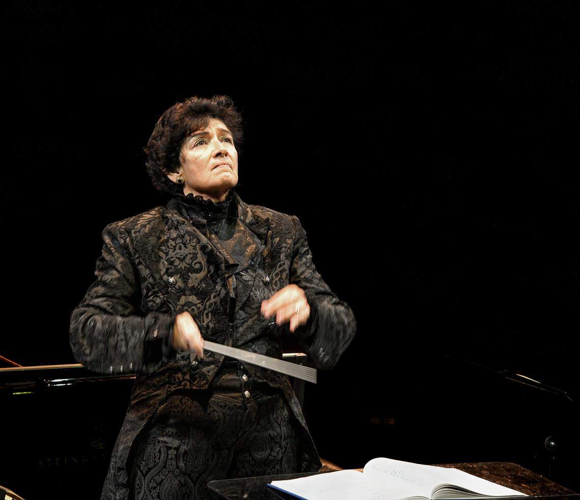 La Maestra Sebrina Alfonso, directora fundadora de la Orquesta Sinfónica del Sur de la Florida (SFSO). 