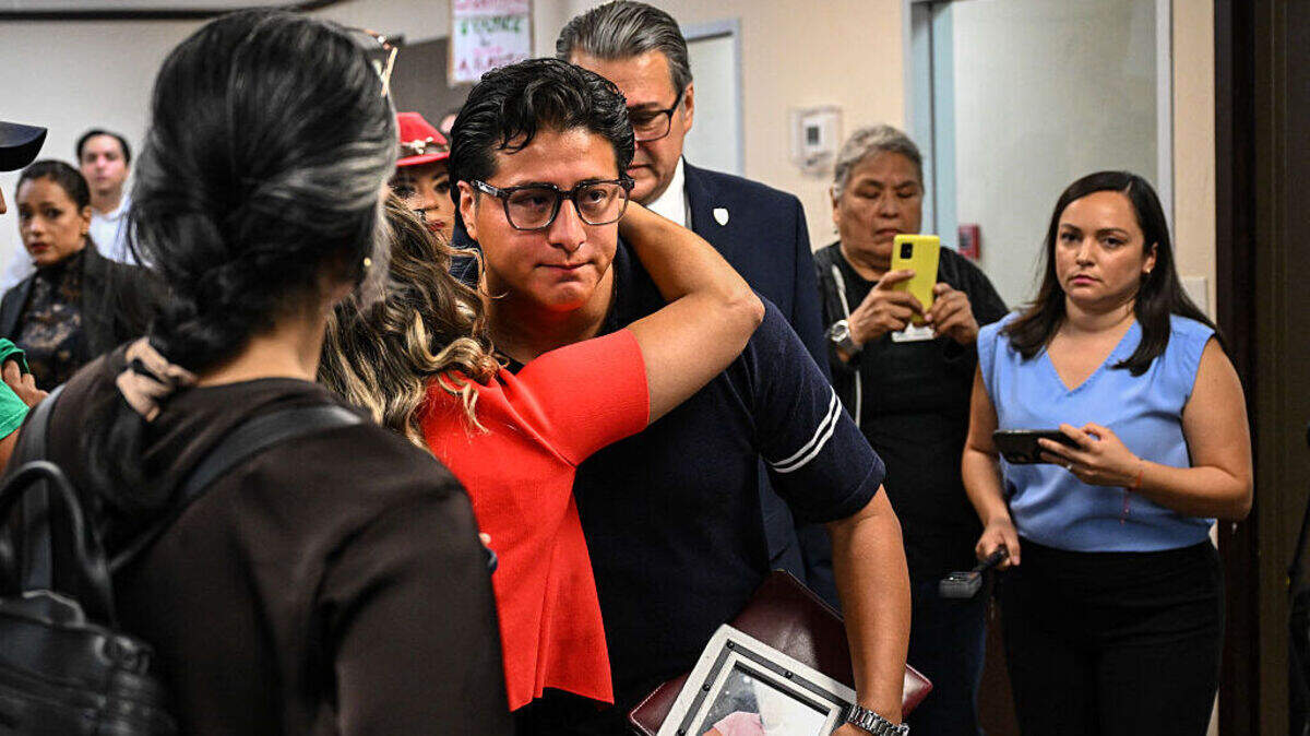 Ronaldo Salgado, hijo de Lorenzo Salgado, llega para hablar durante una conferencia de prensa en Houston, el miércoles 8 de julio de 2026. Funcionarios del Departamento de Seguridad Nacional de Estados Unidos (DHS) dijeron el martes que un agente federal de inmigración disparó y mató a un ciudadano mexicano durante un intento de detención vehicular en Texas.