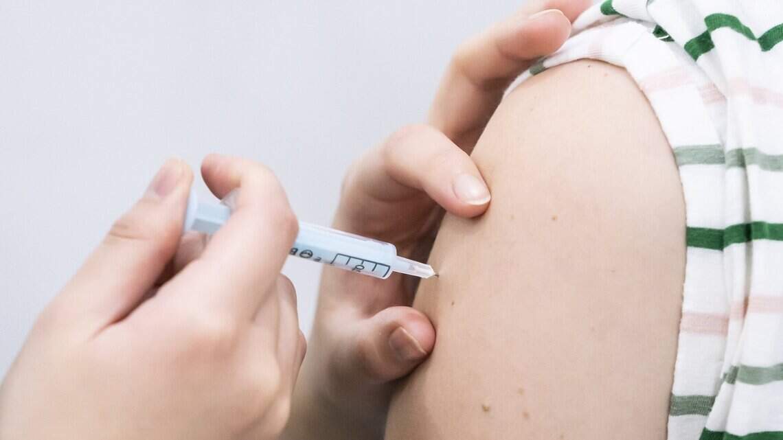 Por qué los CDC recomiendan el nuevo refuerzo contra el COVID para todos