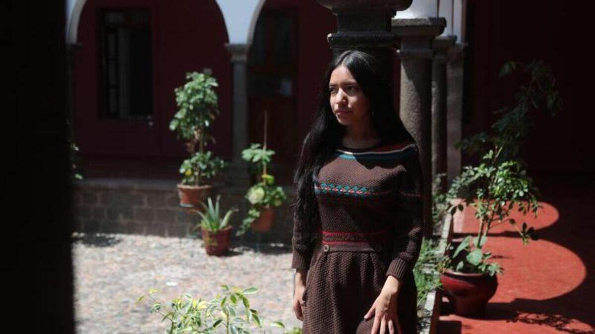 Fotografía tomada el 19 de febrero del 2019 a Renata Flores, una joven cantante ayacuchana que se hizo famosa en Perú con tan solo 14 años gracias a sus adaptaciones de temas de Alicia Keys o Michael Jackson . El quechua, la lengua indígena más hablada de América, se reivindica en Perú a ritmo de los géneros musicales más modernos y vigentes como el rock, el blues, el pop, el rap e incluso el trap, para derribar la barrera de la discriminación que todavía implica utilizar el idioma de los incas en su propia tierra.