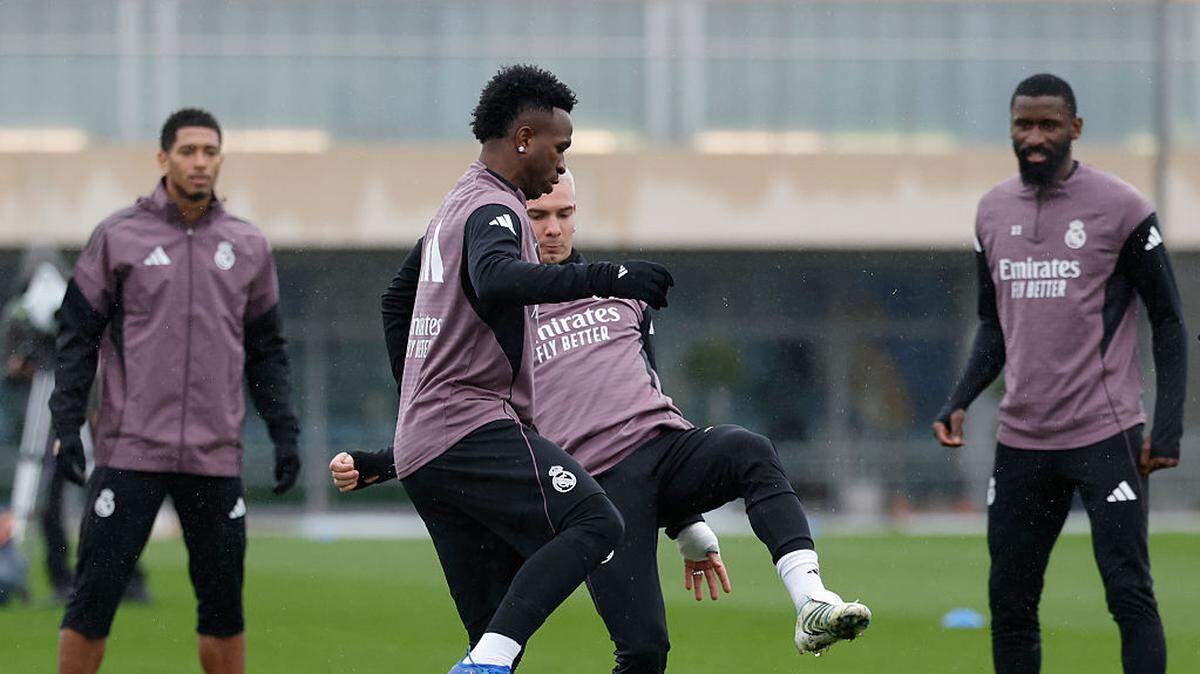 El delantero del Real Madrid Vinicius Jr. entrena junto a otros jugadores del equipo, el 26 de enero de 2026 en Madrid.