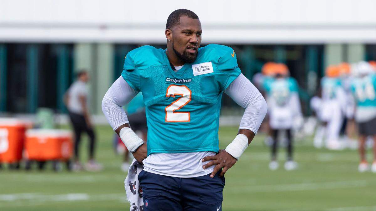 El entrenador de los Dolphins Mike McDaniel argumenta que el linebacker Bradley Chubb aún no se encuentra al tope de su nivel y que el curso de la campaña del equipo de Miami nada tiene que ver con la decisión tomada respecto al defensor.