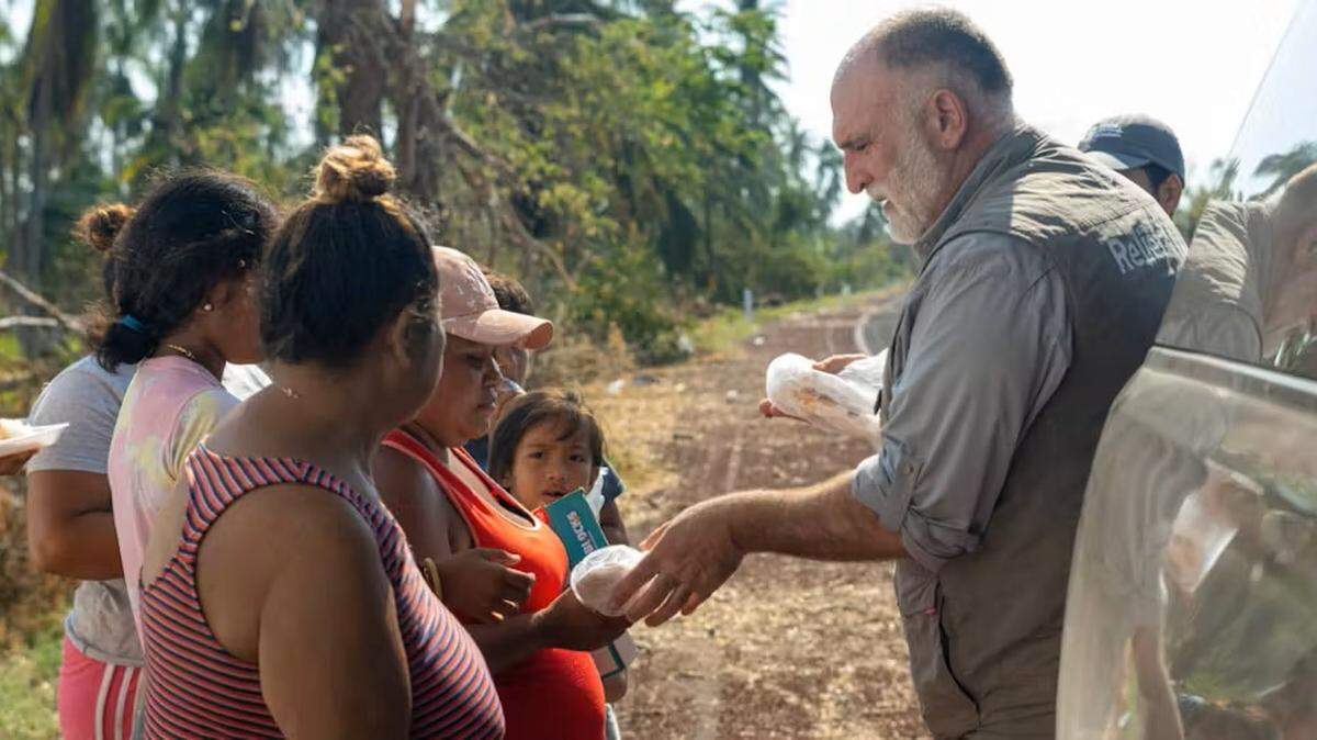 La visibilidad de World Central Kitchen (WCK) está claramente ligada a la imagen de su fundador, el chef español José Andrés.