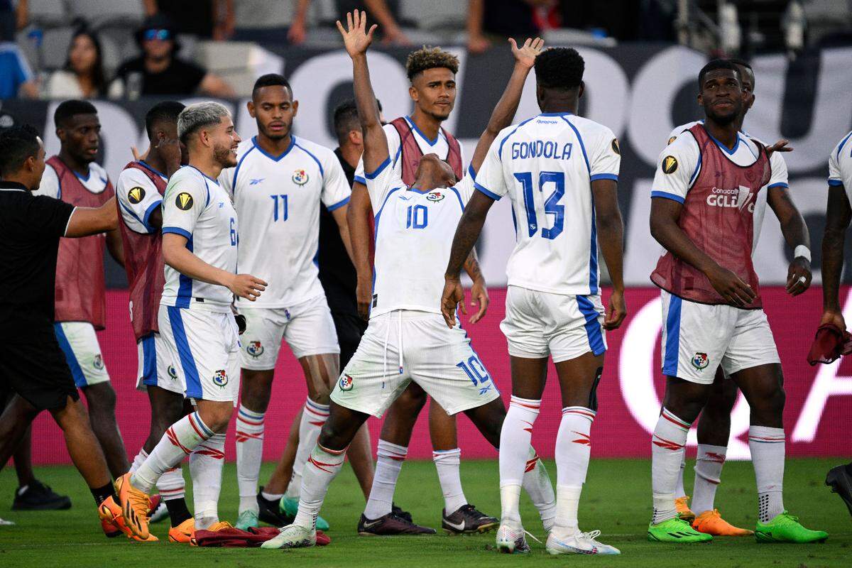 Los jugadores de Panamá celebran tras vencer a Estados Unidos en el partido de semifinal de la Copa Oro, celebrado el 12 de julio de 2023 en San Diego, California.
