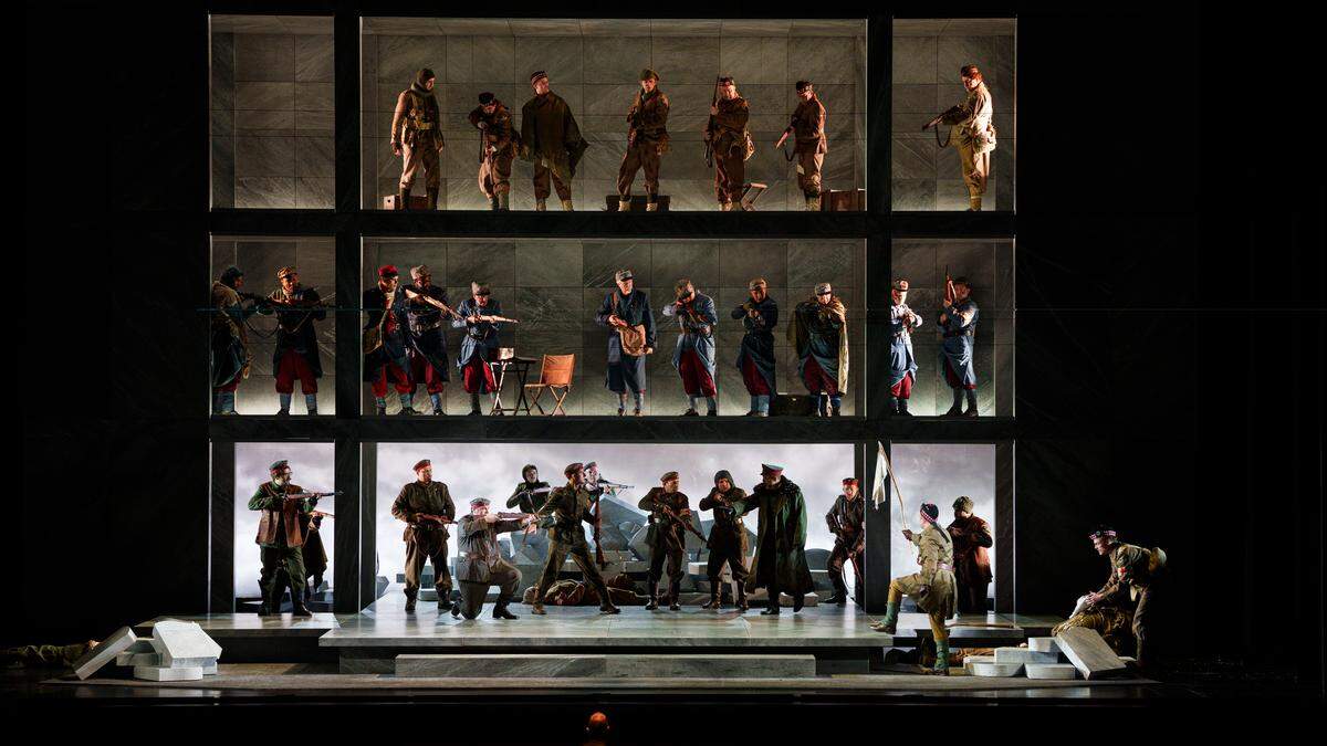 La&nbsp;“Silent Night” de la Florida Grand Opera contó con una puesta en escena del director israelí Tomer Zvulun. 