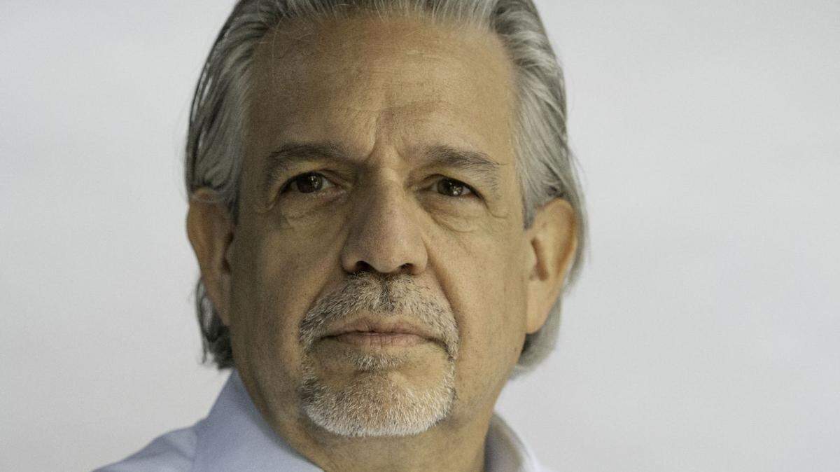 El activista y consultor político Luis A. Miranda presenta “Incansable: mi historia de la fuerza latina que está transformando a los Estados Unidos” (Hachette Books).