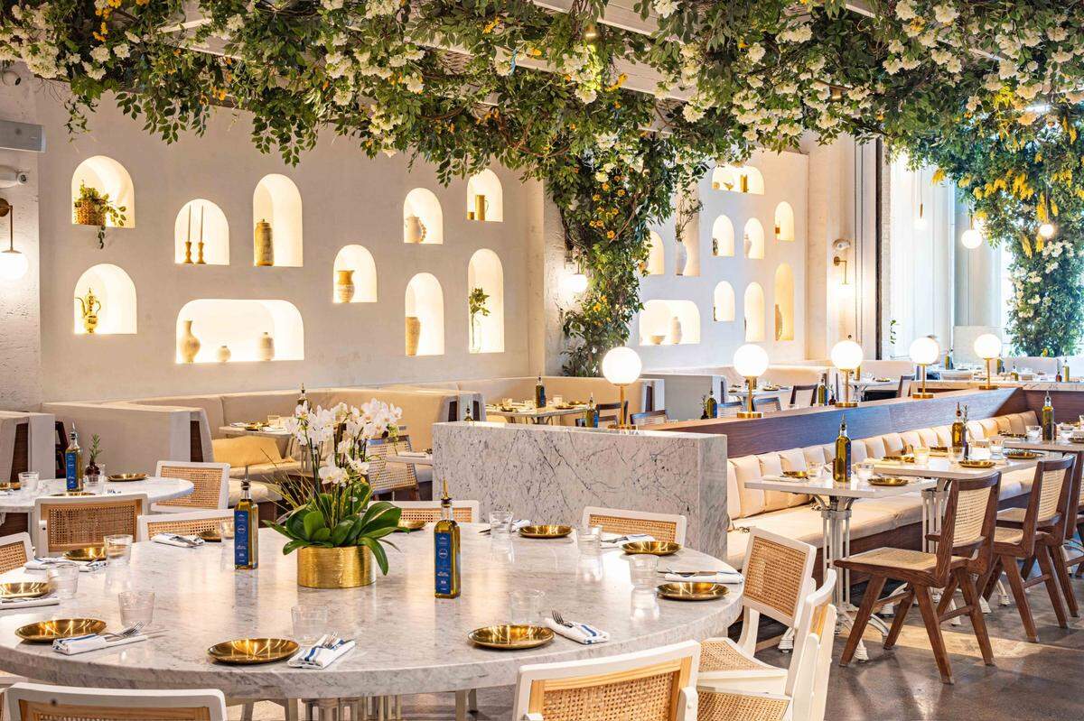 El menú de estilo kosher del restaurante ofrece brunch durante todo el día, almuerzo y cena.