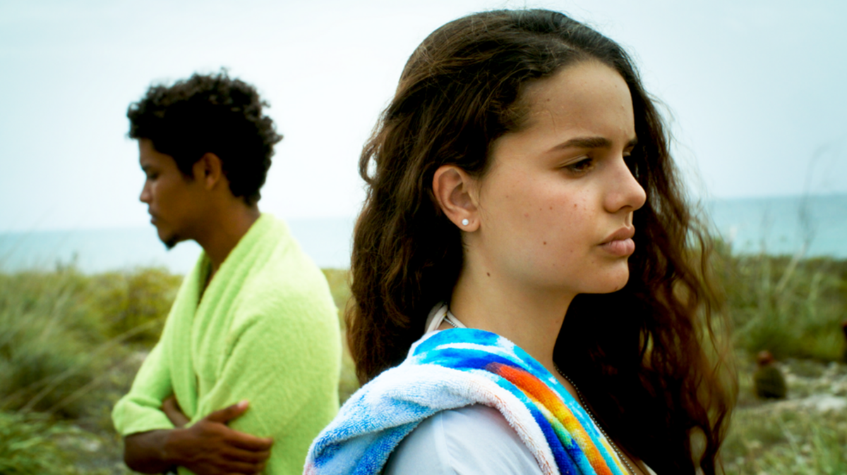 El largometraje, de 114 minutos, cuenta la historia de Bebo, un adolescente interpretado por Zion Ortiz, que vive con su hermano mayor Charlie y su abuela Aida en el residencial ‘Columbus Landing’ de Mayagüez.
