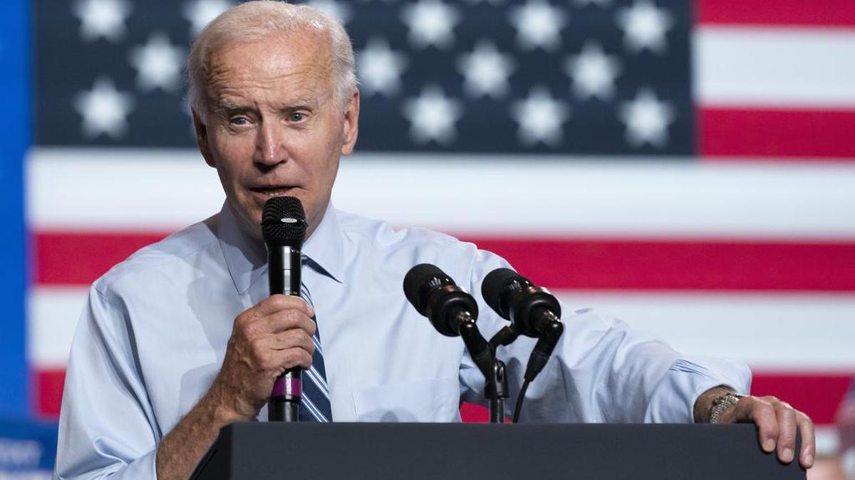 El presidente Joe Biden habla durante un mitin del Comité Nacional Demócrata en la escuela secundaria Richard Montgomery, el jueves 25 de agosto de 2022 en Rockville, Maryland (AP /Alex Brandon)