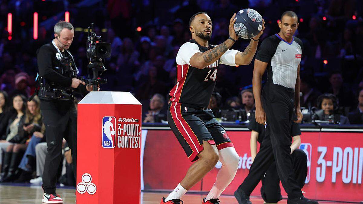 El jugador del Heat de Miami Norman Powell tira al aro durante el Concurso de Triples en las festividades del Juego de las las Estrellas de la NBA 2026, el 14 de febrero de 2026 en Inglewood, California.