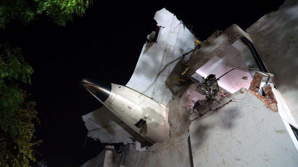 Lugar del accidente aéreo cerca del Aeropuerto Internacional Sardar Vallabhbhai Patel en Ahmedabad, Gujarat, en el oeste de la India, el 12 de junio de 2025. 
