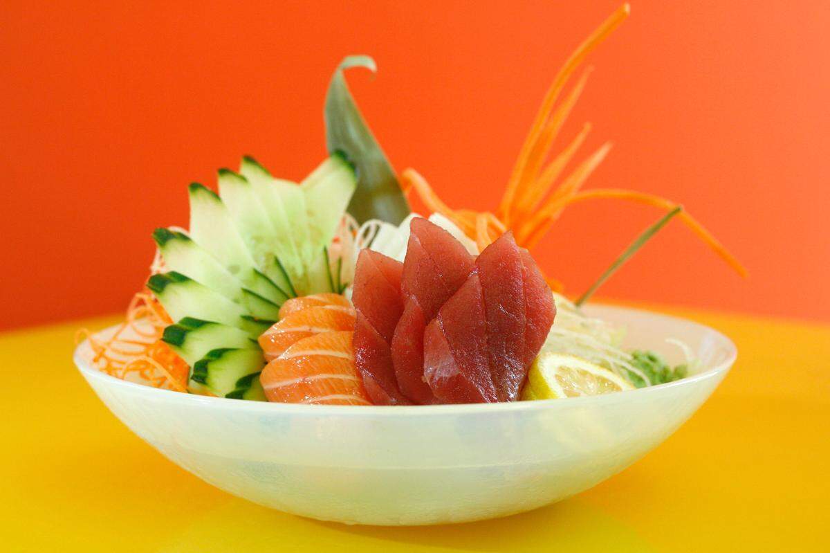 El pescado crudo cortado en láminas, conocido como sashimi, es el tipo de sushi más saludable ya no lleva arroz.