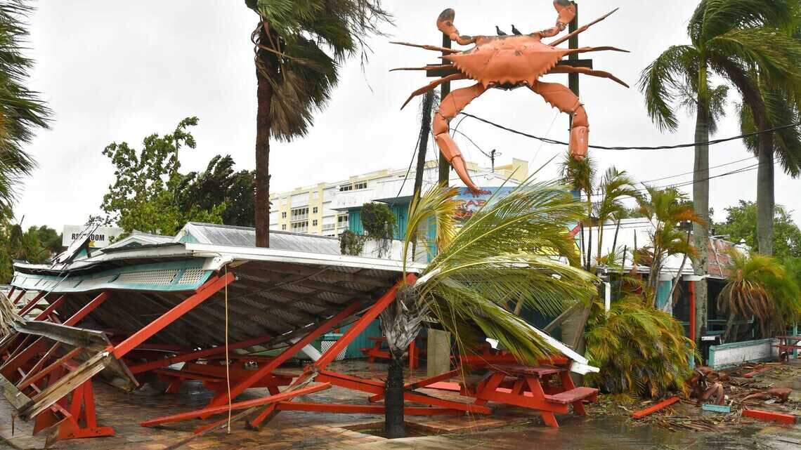Suben a 16 los muertos por los tornados y el huracán Milton en Florida