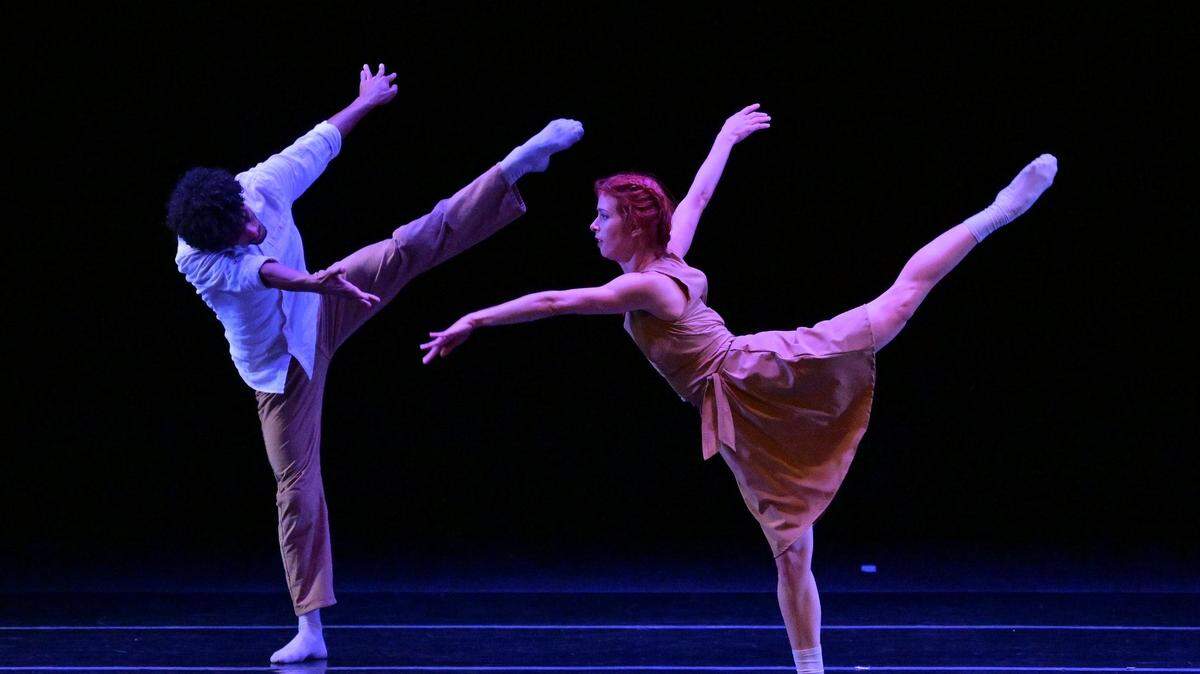 Ballet Clásico Cubano de Miami y su director artístico Eriberto Jiménez, invitan a la presentación del primer programa de la temporada “Choreographers Showcase”. En la foto Beatriz García y Armando Brydson.