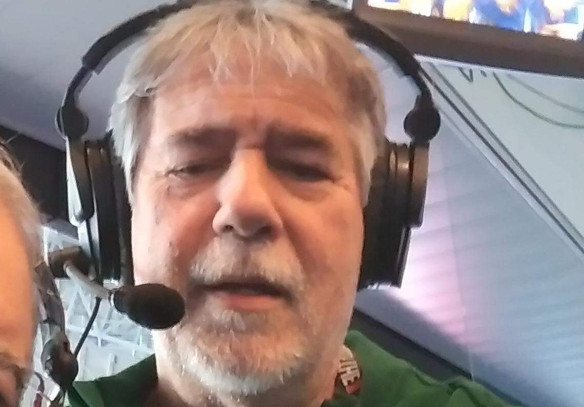 Si algo define a José “Chamby”Campos , más allá de los micrófonos y las cabinas, es la gratitud por los caminos recorridos, por las personas encontradas y por un reconocimiento que, según él mismo admite, aún le cuesta asimilar.