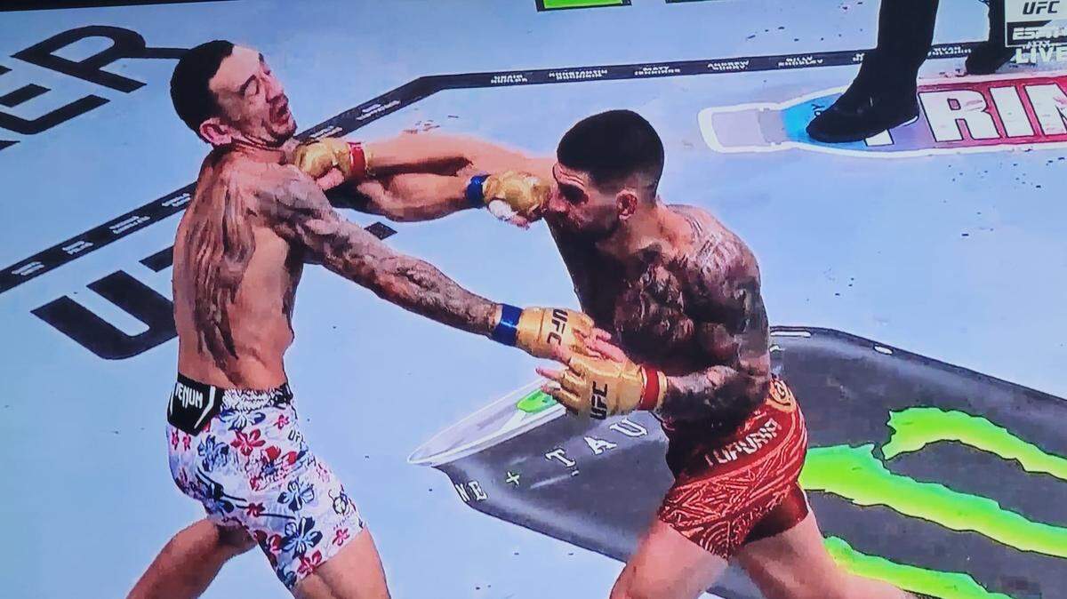 Con su espada de fuego ibérico, “El Matador’‘ realizó la mejor faena de su carrera en el octágono. Durante más de una década la barbilla de Max Hollowoy era vista como una fortaleza inconquistable ante la cual se habían estrellado decenas de rivales. Pero ya no más.