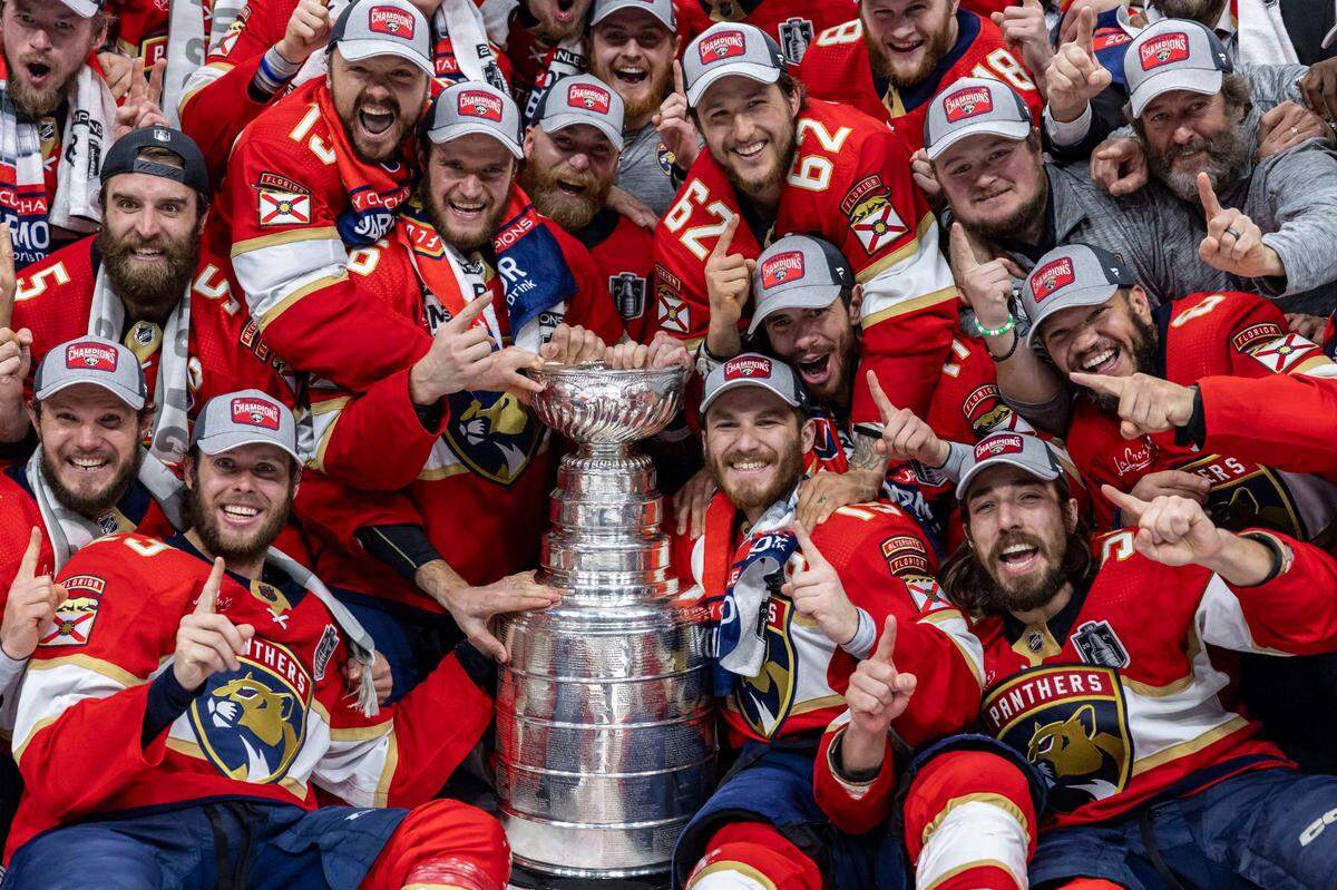 Los Panthers de Florida conquistaron por primera vez en sus 30 años de historia la Stanley Cup, la gloria máxima del hockey sobre hielo.