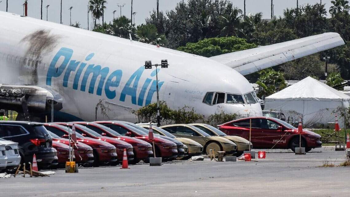 Amazon suspende operaciones con propietario de avión de carga tras fatal accidente en Miami