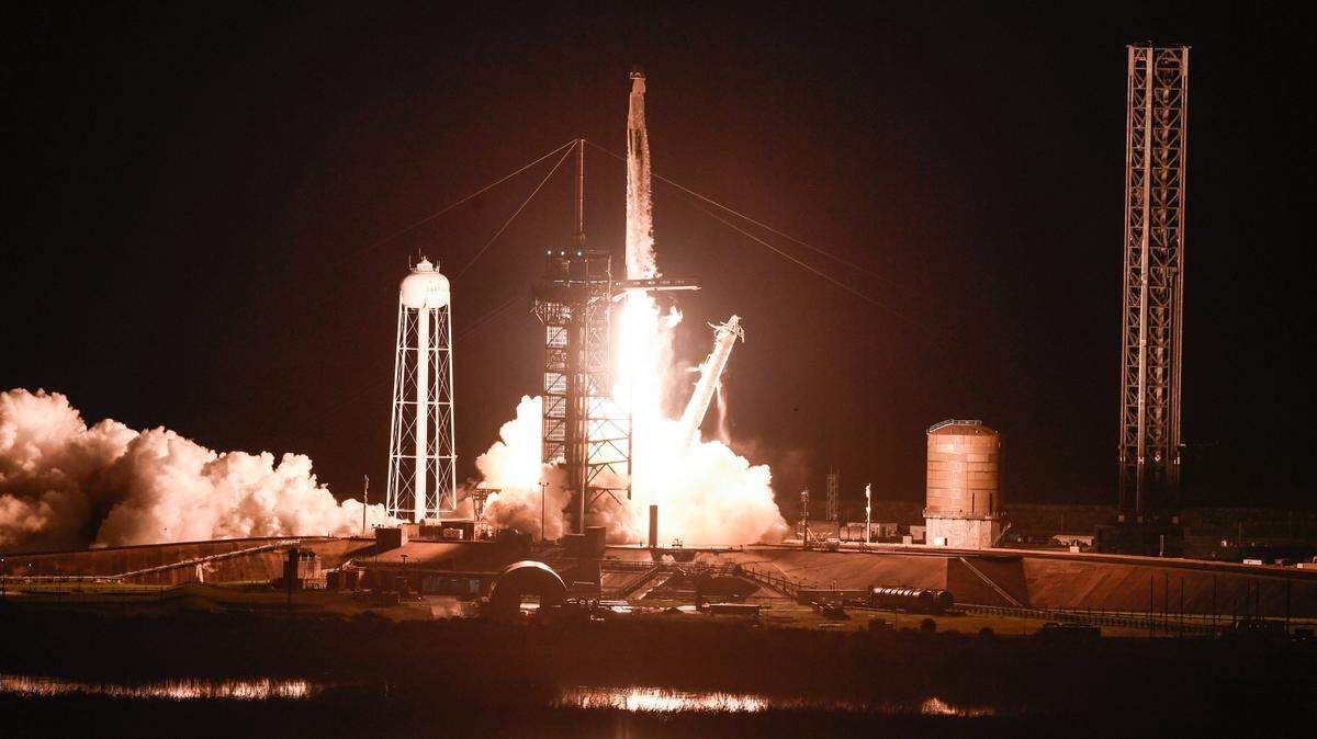El cohete Falcon 9 de SpaceX despega del Centro Espacial Kennedy, el martes 10 de septiembre de 2024, con la tripulación de la misión Polaris Dawn.