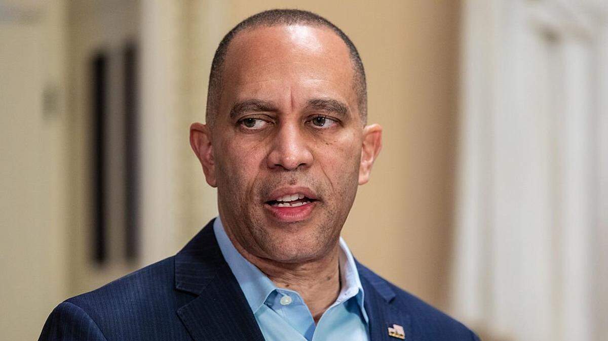 WASHINGTON, DC - OCTOBER 17: House Minority Leader Hakeem Jeffries (D-NY) speaks to the press at the U.S. Capitol on October 17, 2025 in Washington, DC. The Democrat leader held a press conference on the 17th day of a government shutdown. (Photo by Anna Rose Layden/Getty Images)