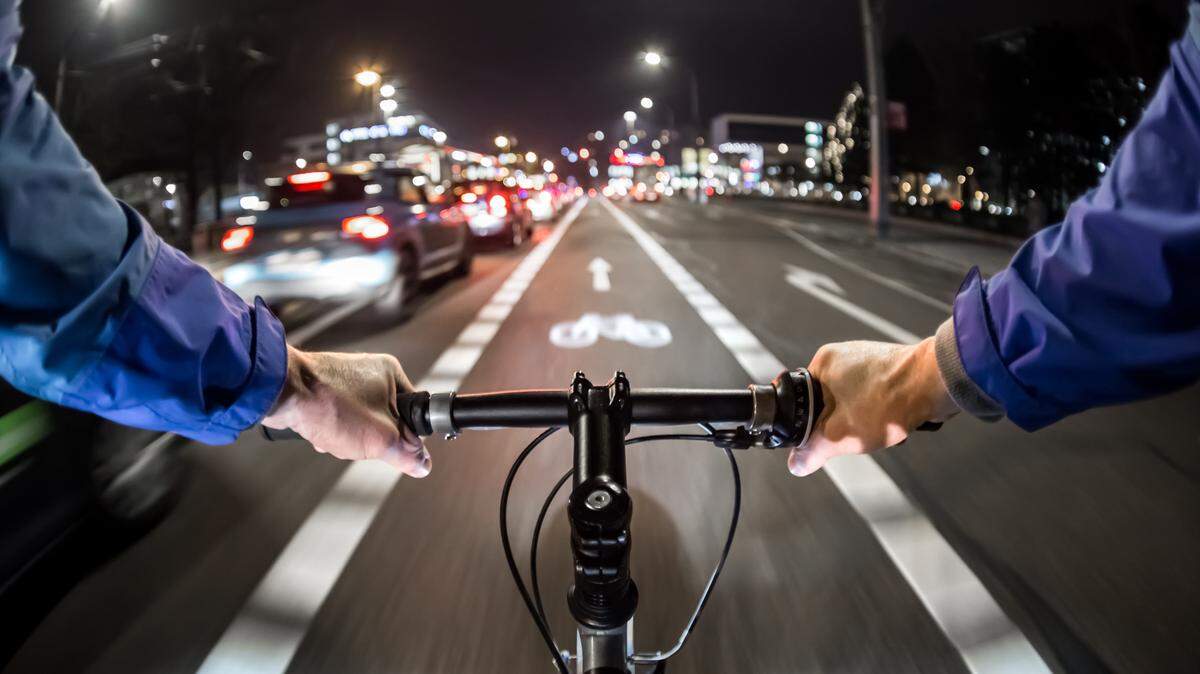 A Tennessee man visiting Florida was charged with DUI after officers accused him of biking while intoxicated, cops say.