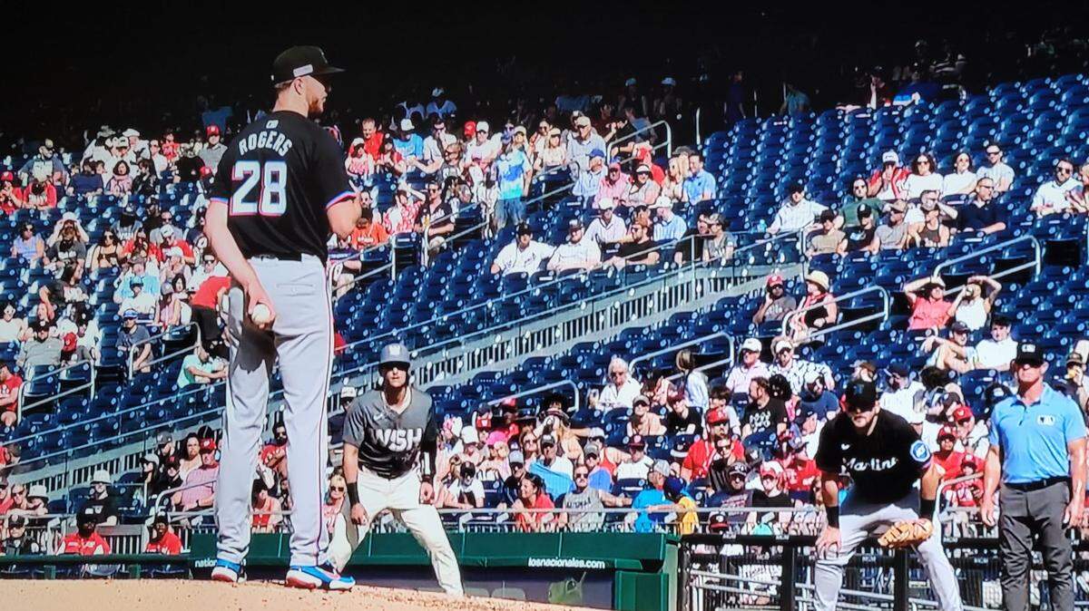 Trevor Roger lanzó para ganar, pero la ofensiva volvió a brillar pr su ausencia, y al marcharse al dugout luego de siete innings de labor, solo había permitido dos anotaciones, una en el primero con elevado de sacrificio de Joey Meneses y la otra en el tercero por cuadrangular de Lane Thomas.
