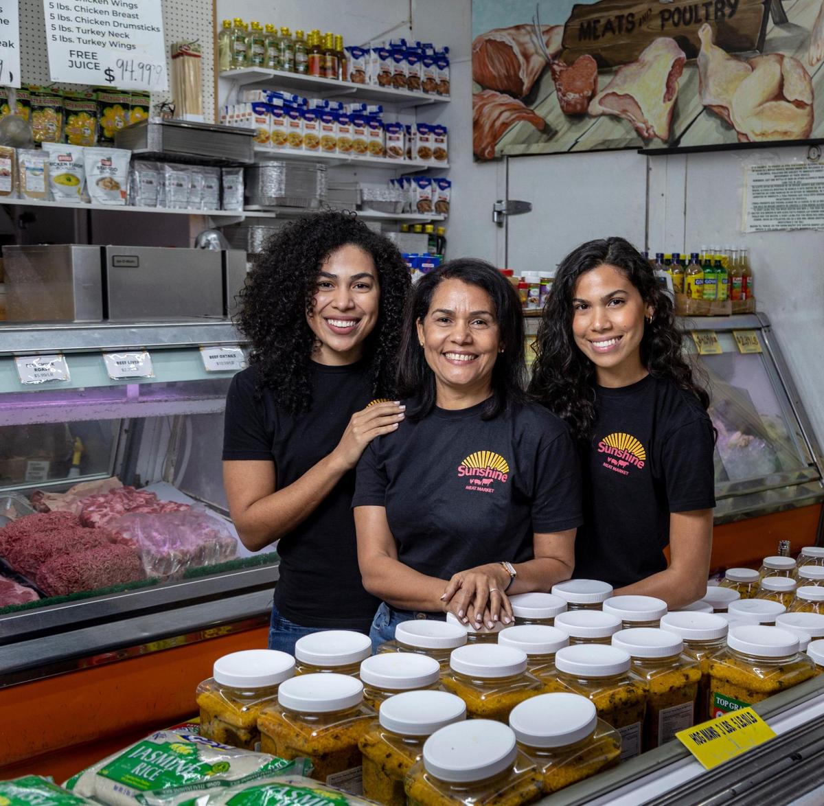 Vanessa, Sterlyn y Karissa Disla, recibieron ayuda de la campaña de PepsiCo, Jefa-Owned, que ofrece consejería a negocios de latinas.