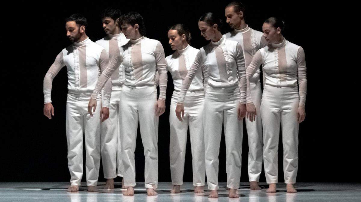Los bailarines de Compagnia Opus Ballet en “White Room”, obra que presentarán en la función compartida con Dance NOW! Miami del domingo 17 de marzo en el Miami Theater Center de Miami Shores. 