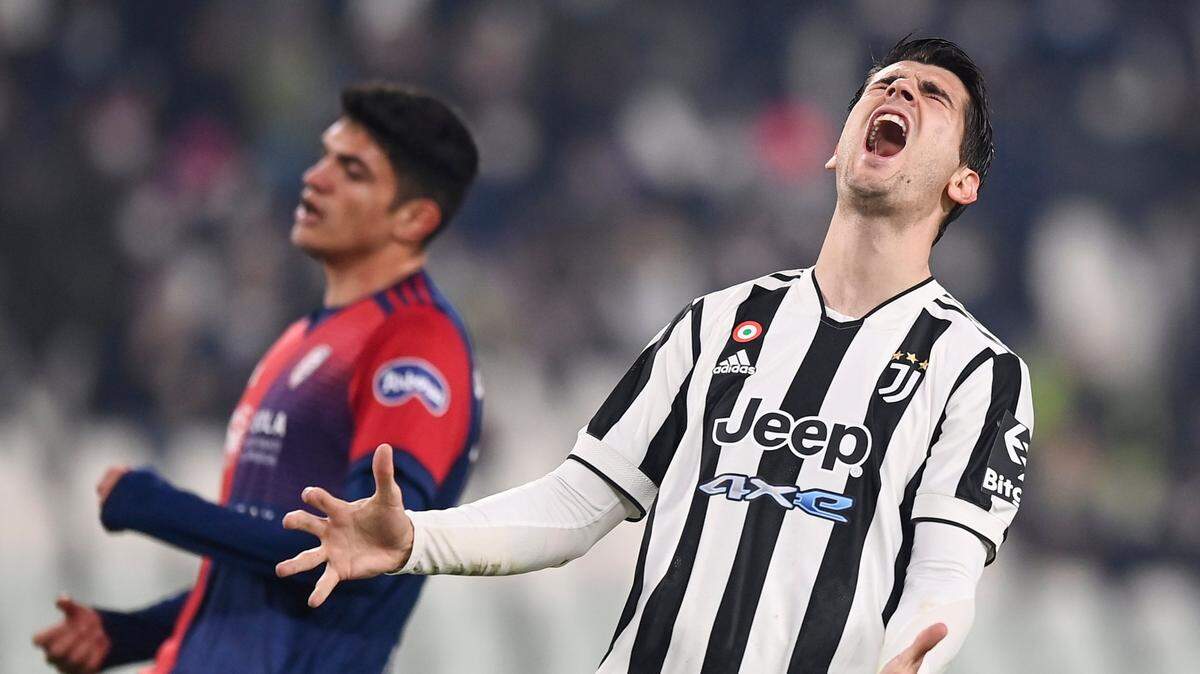Juventus’ Alvaro Morata, right, reacts, during the Italian Serie a soccer match between Juventus and Cagliari at the Allianz Stadium in Turin, Italy, Tuesday, Dec. 21, 2021. (Fabio Ferrari/LaPresse via AP)