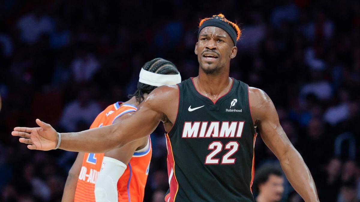 El delantero del Heat Jimmy Butler reacciona tras una jugada en el partido contra el Thunder de Oklahoma City, el 20 de diciembre de 2024 en Miami.
