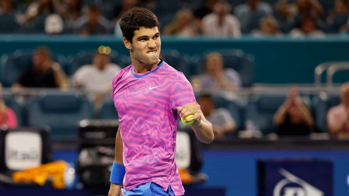 Carlos Alcaraz se clasificó este lunes para los octavos de final del Miami Open al superar 6-2 y 6-4 al francés Gael Monfils.