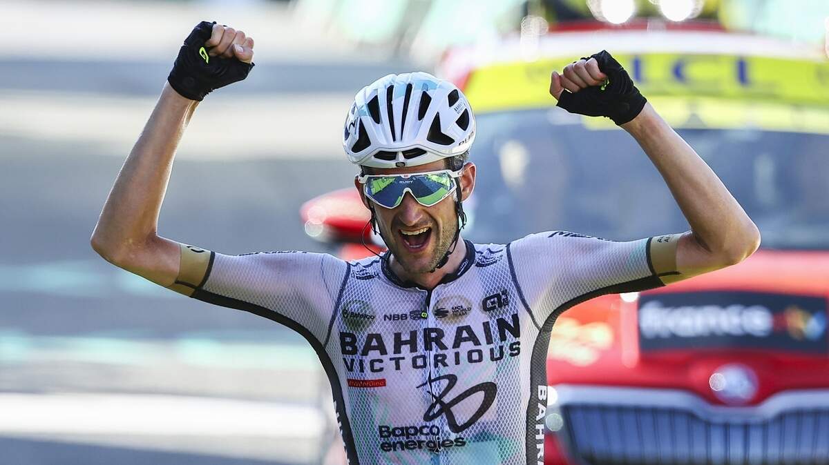  Jonas Vingegaard mantuvo intacta su ventaja de 10 segundos sobre Tadej Pogacar como líder general del Tour de Francia tras una etapa en la que veterano neerlandés Wout Poels (en la foto) se escapó en solitario para llevarse la victoria en un final en los Alpes.