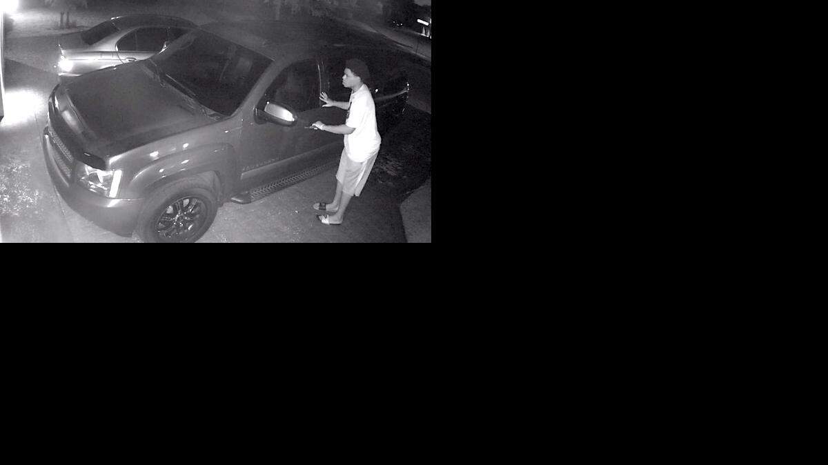 Un video de vigilancia captó al ladrón en plena faena.