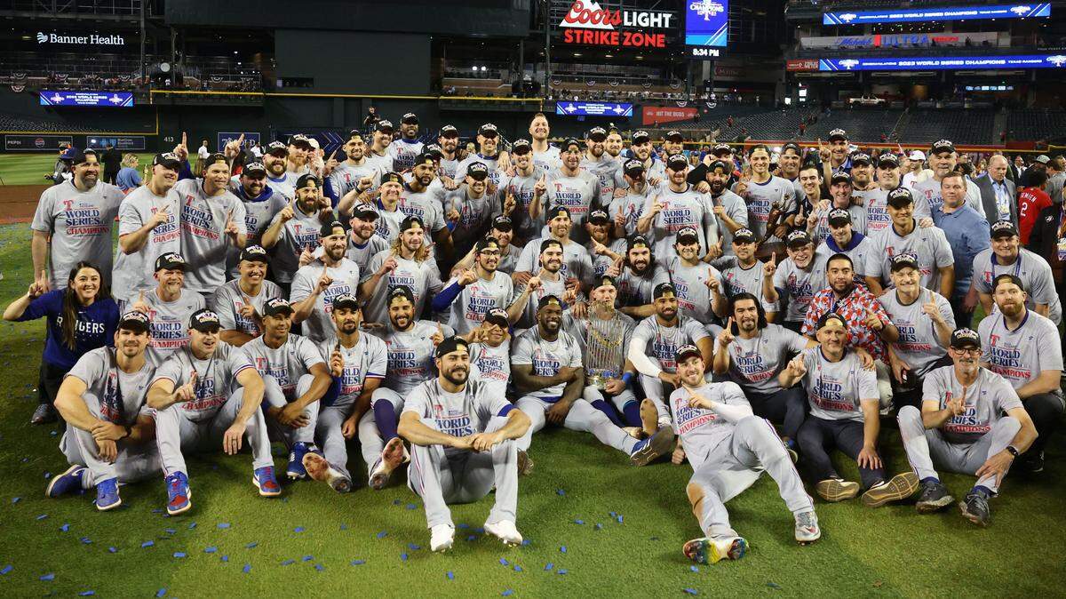 Los Rangers de Texas se proclamaron campeones de la Serie Mundial tras vencer 4-1 a los Diamondbacks de Arizona en el playoff por la corona de Grandes Ligas. 