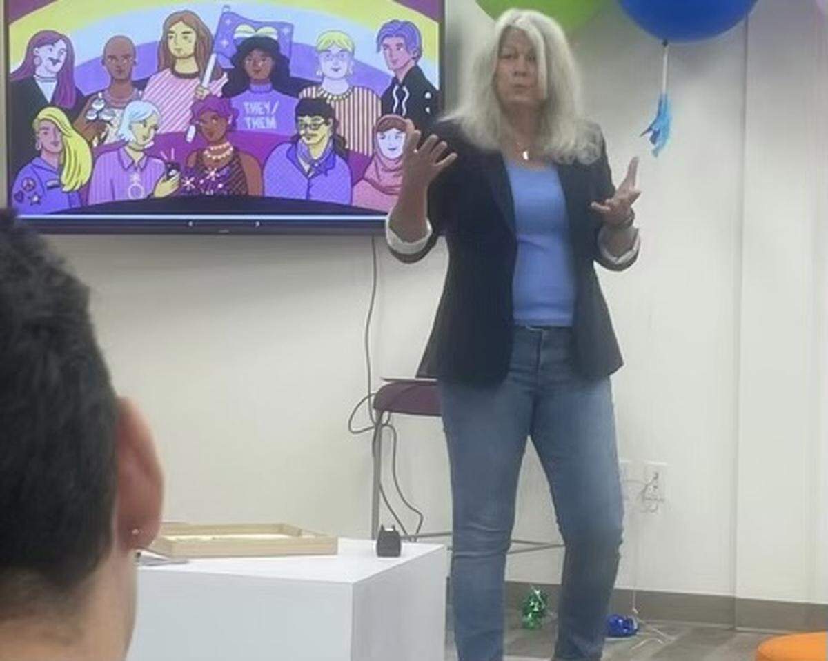 Jessica lam en una de sus conferencias sobre sexualidad